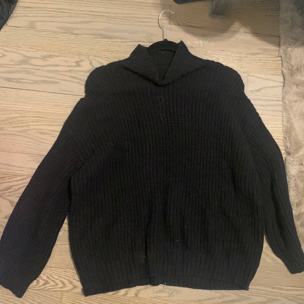 American eagle black turtle neck sweater